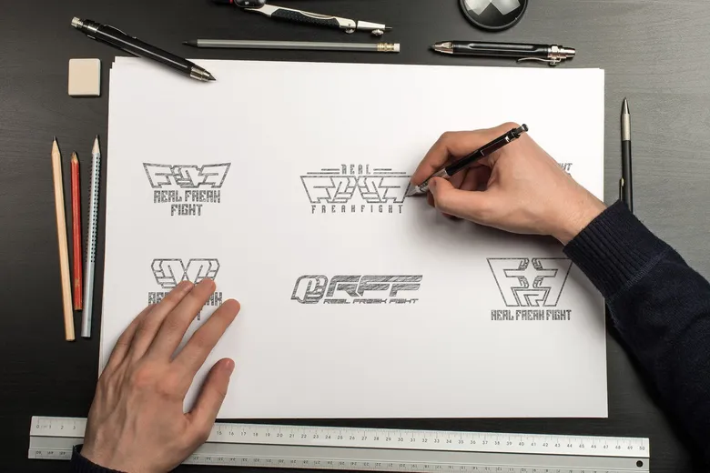Szkic logo z warsztatu Skubi Art