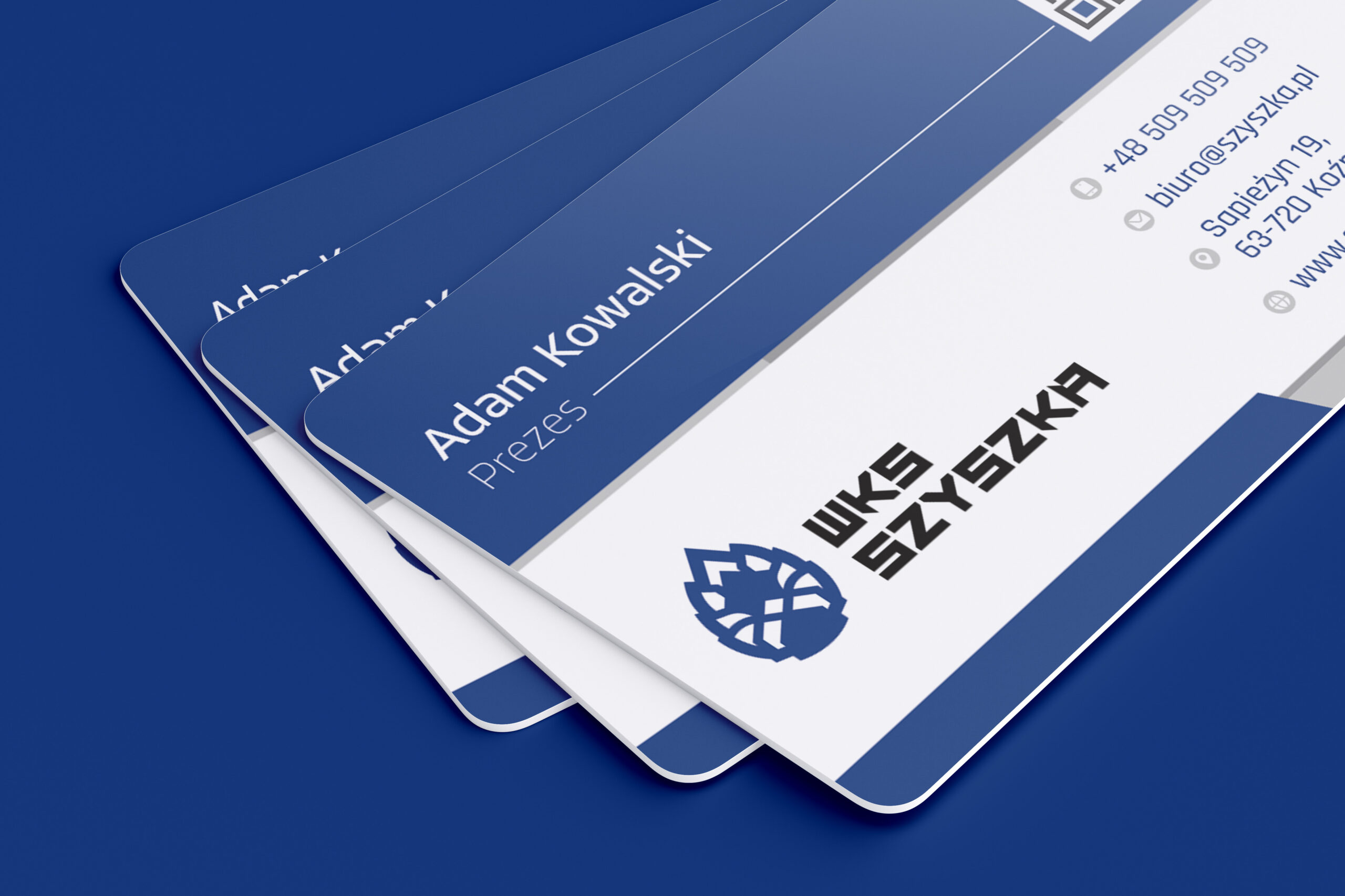 WKS Szyszka — wizytówki z logo i kodem QR na granatowym tle, projekt Skubi Art