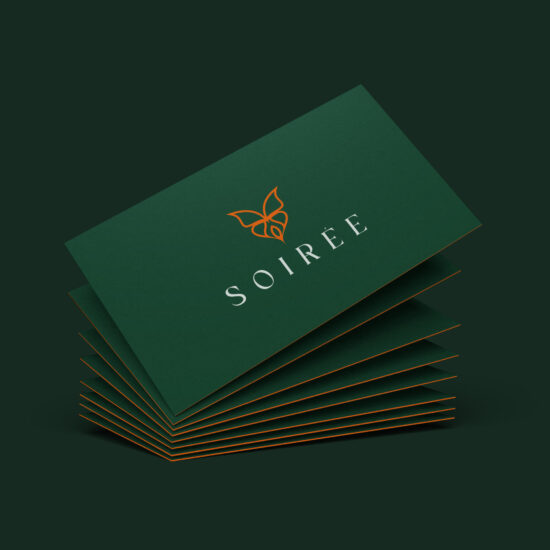 Eleganckie wizytówki z logo salonu kosmetycznego SOIRÉE