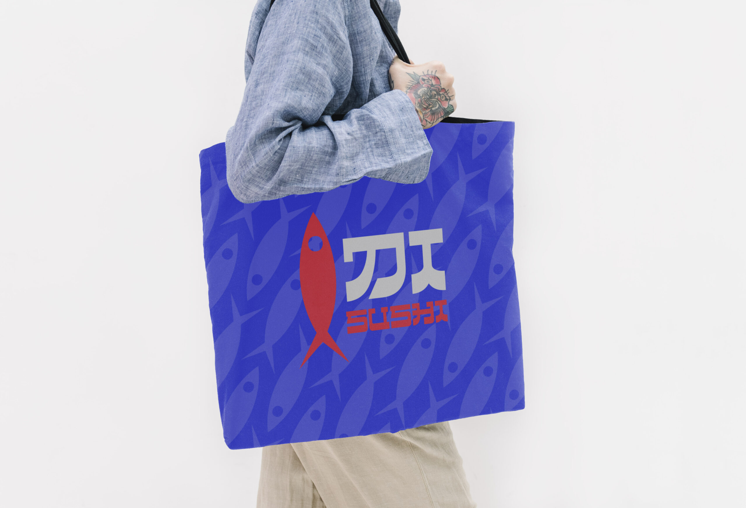 Logo DI SUSHI na czarnej torbie materiałowej
